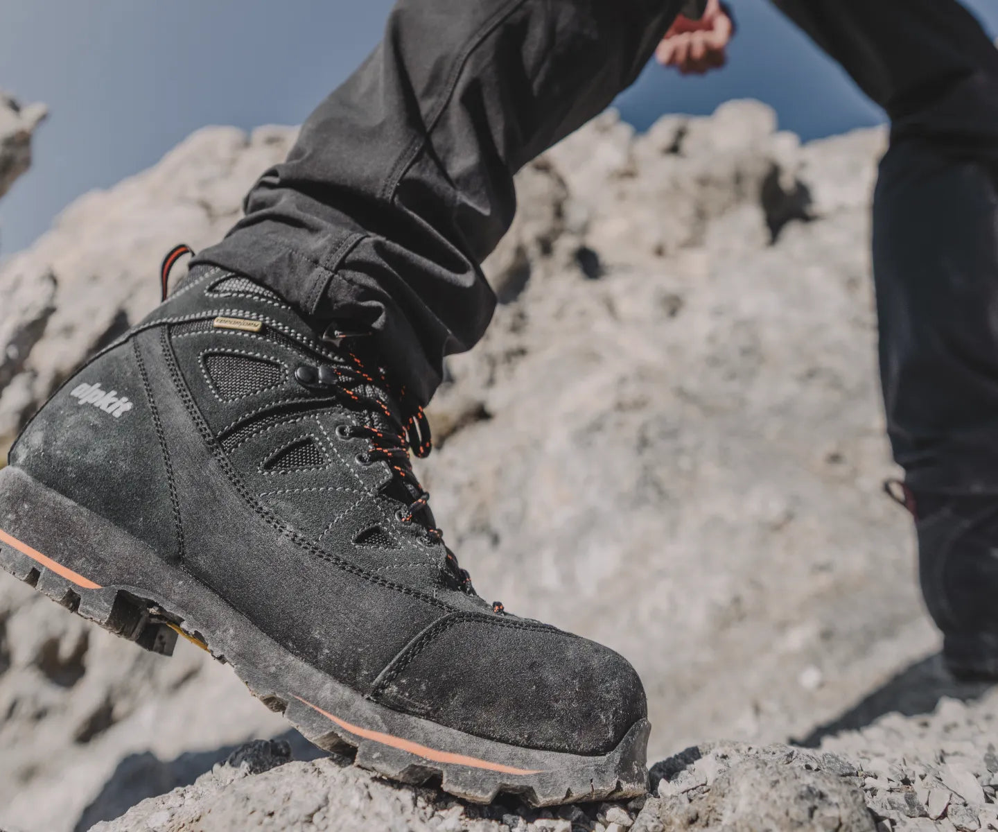 Scrambling mountain boot