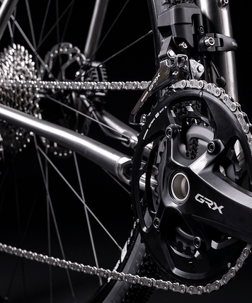 SRAM vs Shimano Gravel Groupsets – Which One’s Right for You?