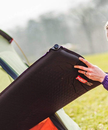 How do self-inflating camping mats work?