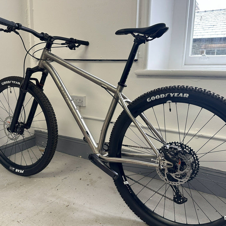 Broken Road Ti / Medium