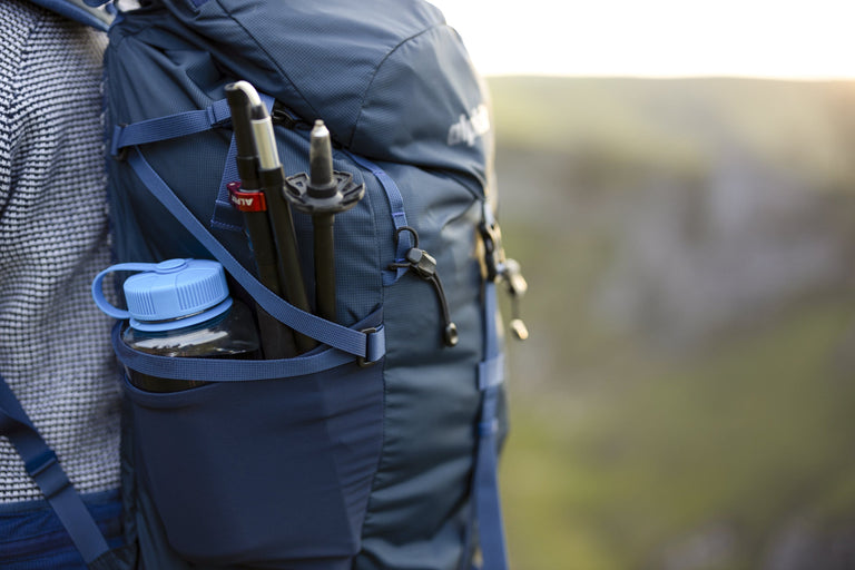 alpkit ledge 35 - action - closed